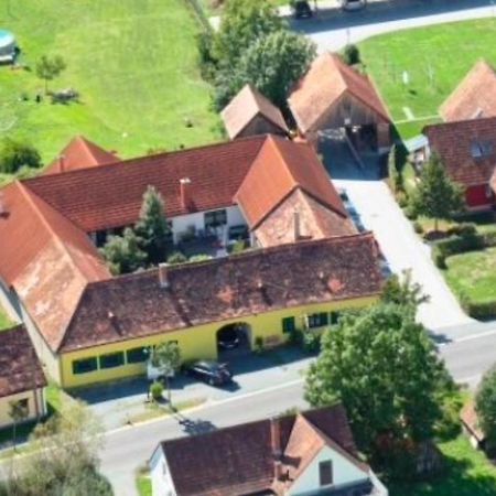 Ferienwohnungen Und Appartements Im Idyllischen Vierkanthof, Gruppenurlaube Fürstenfeld Εξωτερικό φωτογραφία