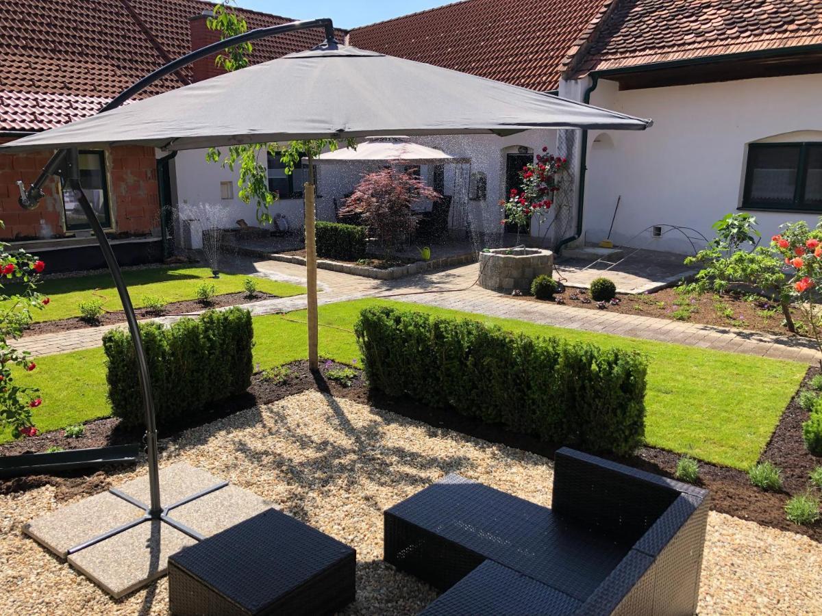 Ferienwohnungen Und Appartements Im Idyllischen Vierkanthof, Gruppenurlaube Fürstenfeld Εξωτερικό φωτογραφία